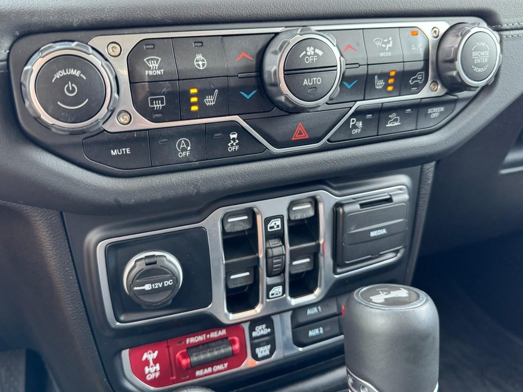 Jeep Wrangler Vehicle Full-screen Gallery Image 18