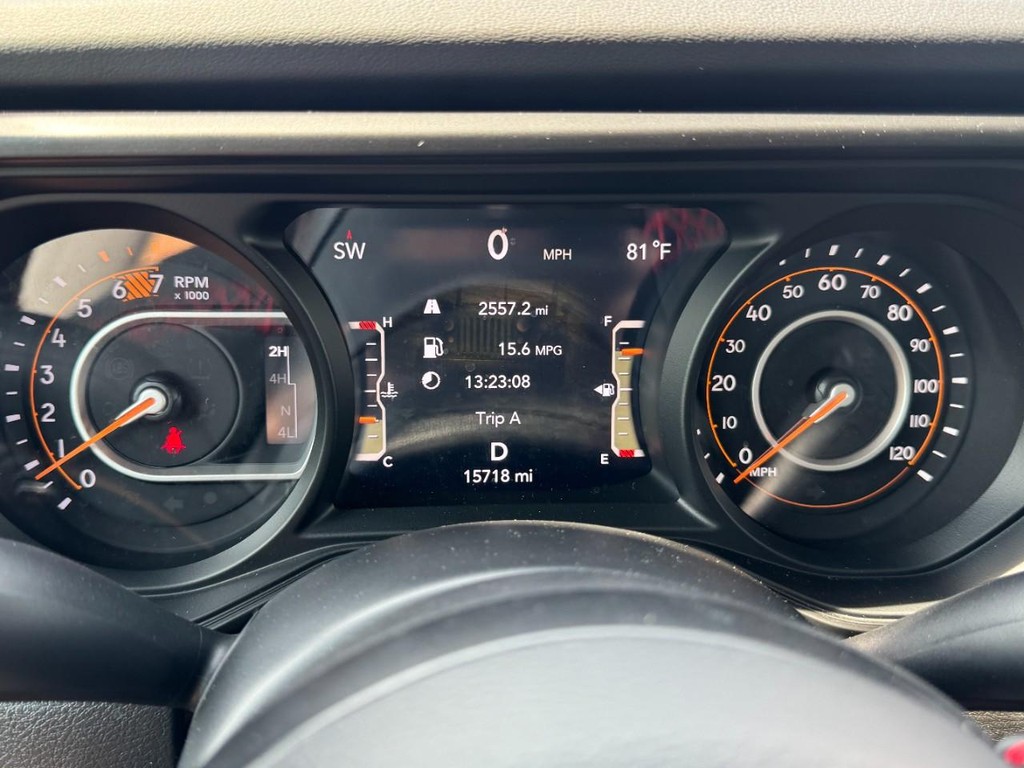 Jeep Wrangler Vehicle Full-screen Gallery Image 22