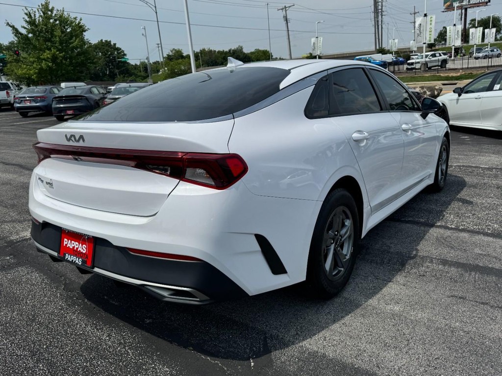 Kia K5 Vehicle Full-screen Gallery Image 03