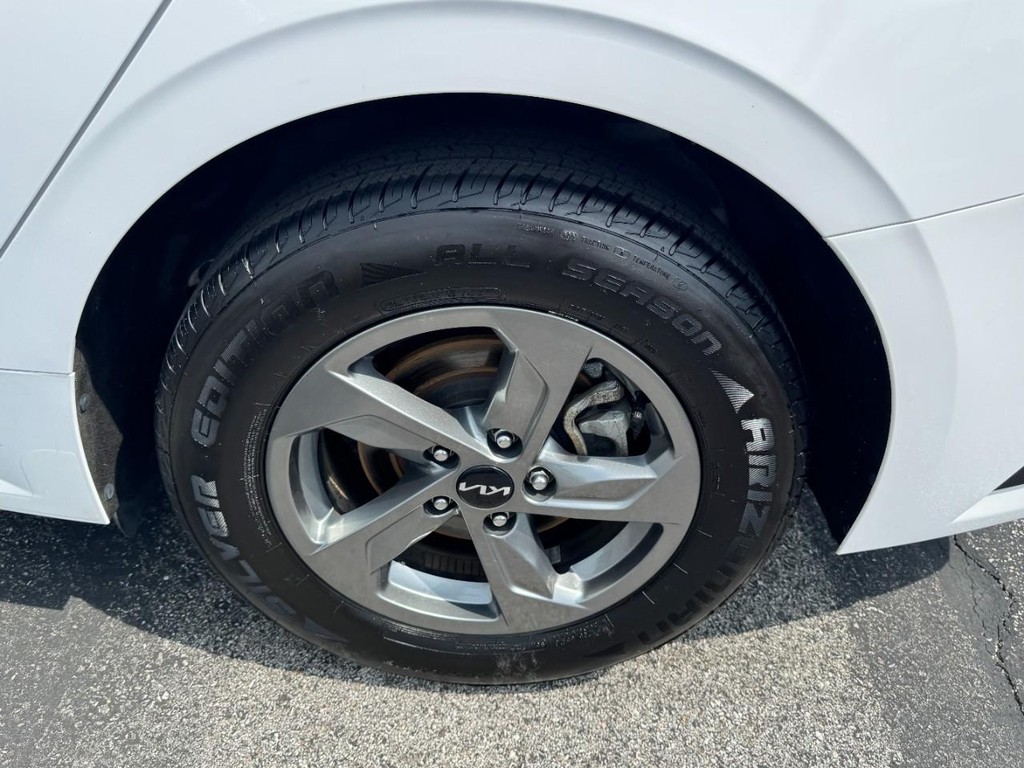 Kia K5 Vehicle Full-screen Gallery Image 07