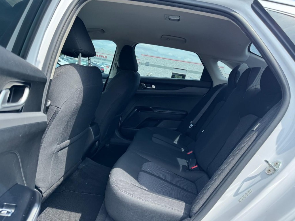 Kia K5 Vehicle Full-screen Gallery Image 10
