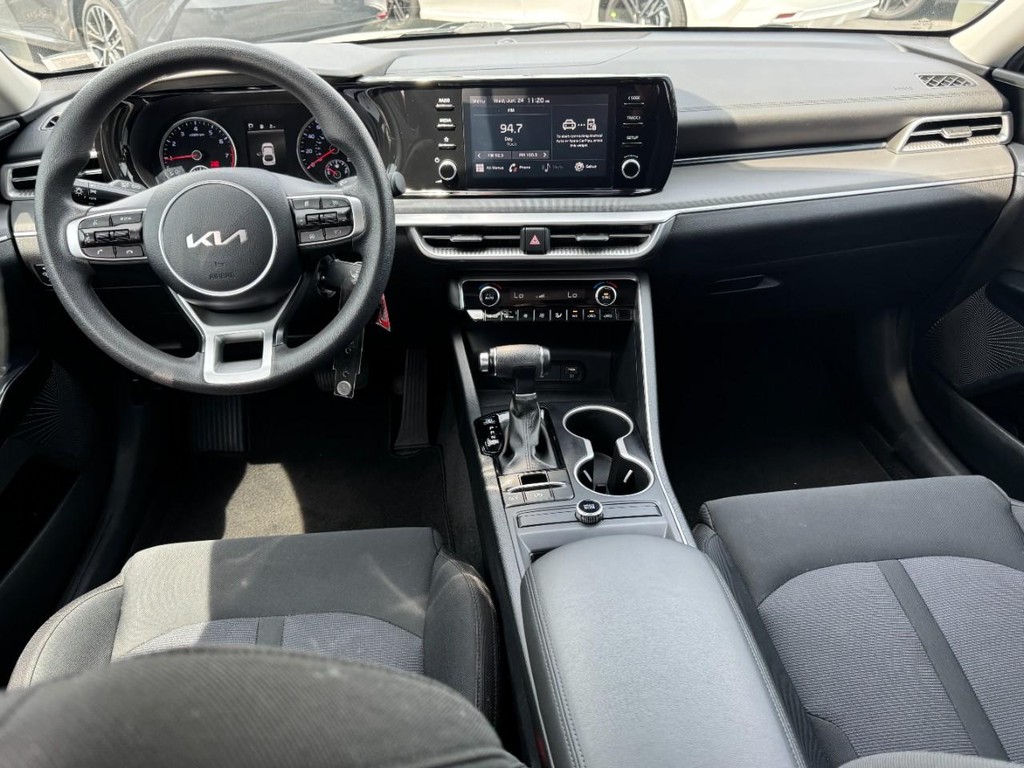 Kia K5 Vehicle Full-screen Gallery Image 11