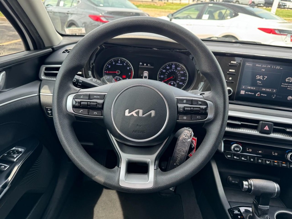 Kia K5 Vehicle Full-screen Gallery Image 12