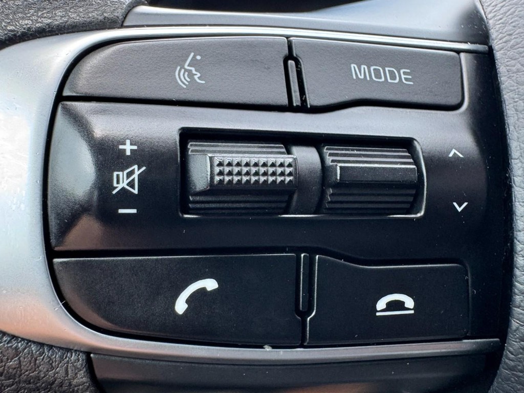 Kia K5 Vehicle Full-screen Gallery Image 16
