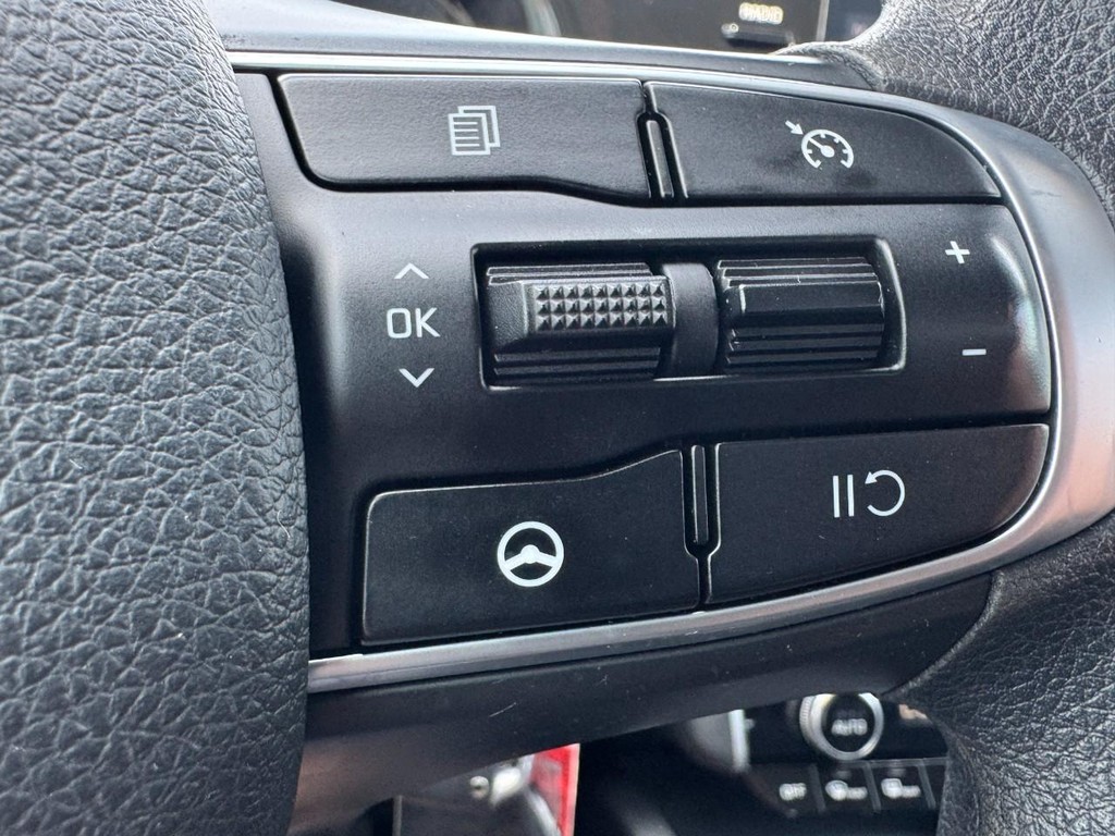 Kia K5 Vehicle Full-screen Gallery Image 17
