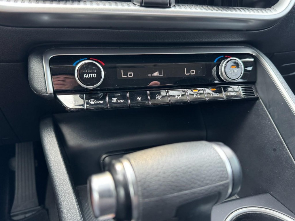 Kia K5 Vehicle Full-screen Gallery Image 18