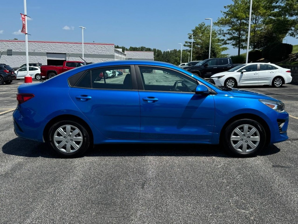 Kia Rio Vehicle Full-screen Gallery Image 02