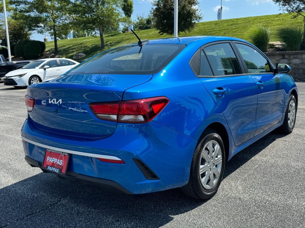 Kia Rio Vehicle Full-screen Gallery Image 03