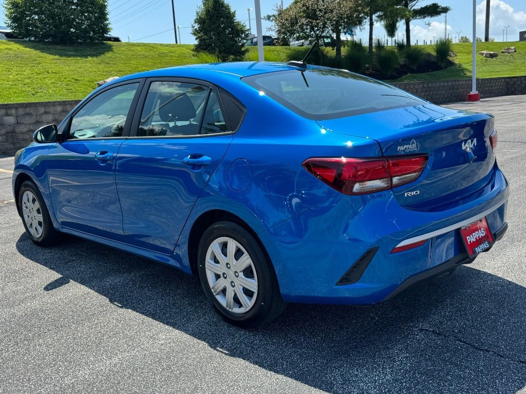 Kia Rio Vehicle Full-screen Gallery Image 05