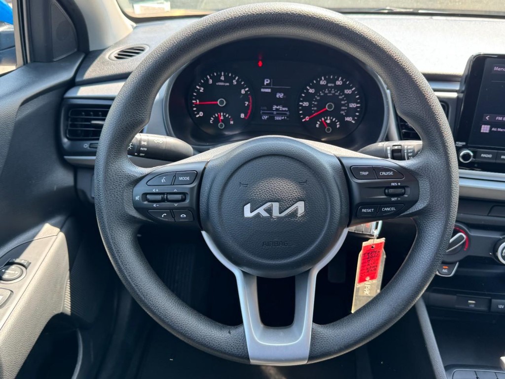 Kia Rio Vehicle Full-screen Gallery Image 12
