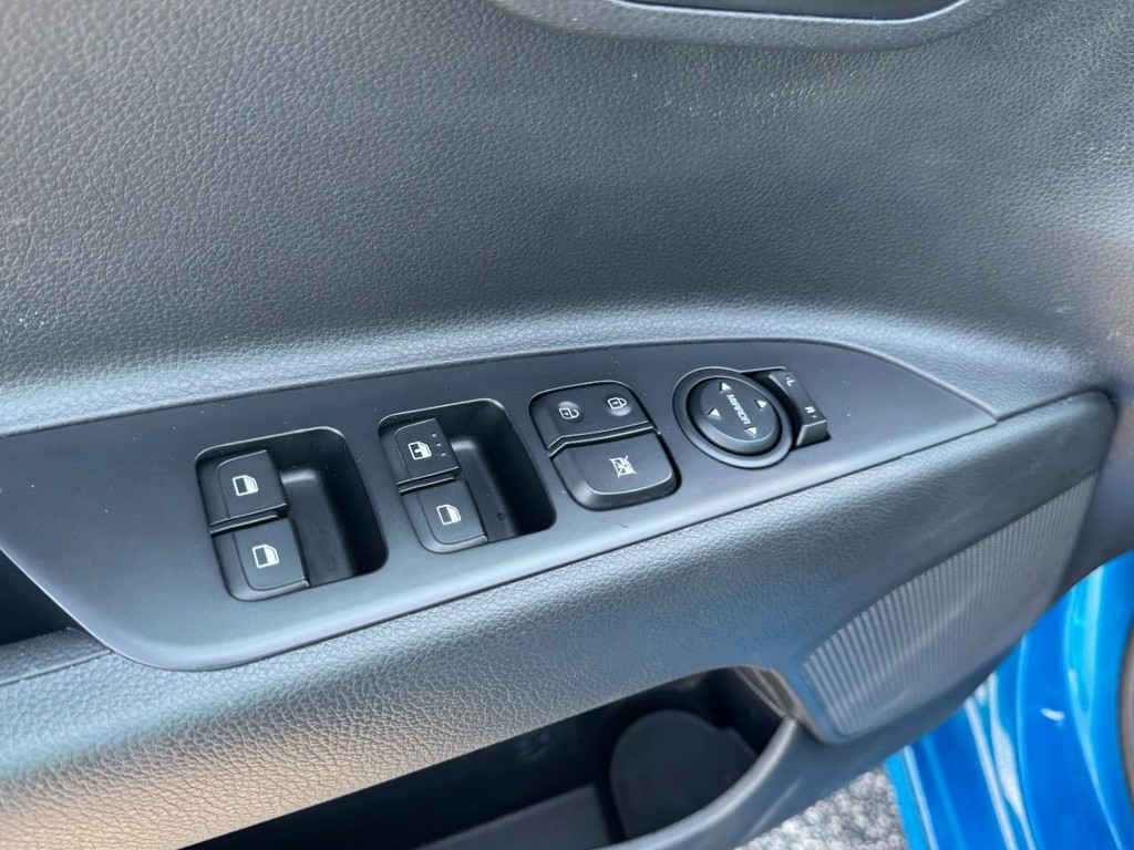 Kia Rio Vehicle Full-screen Gallery Image 15