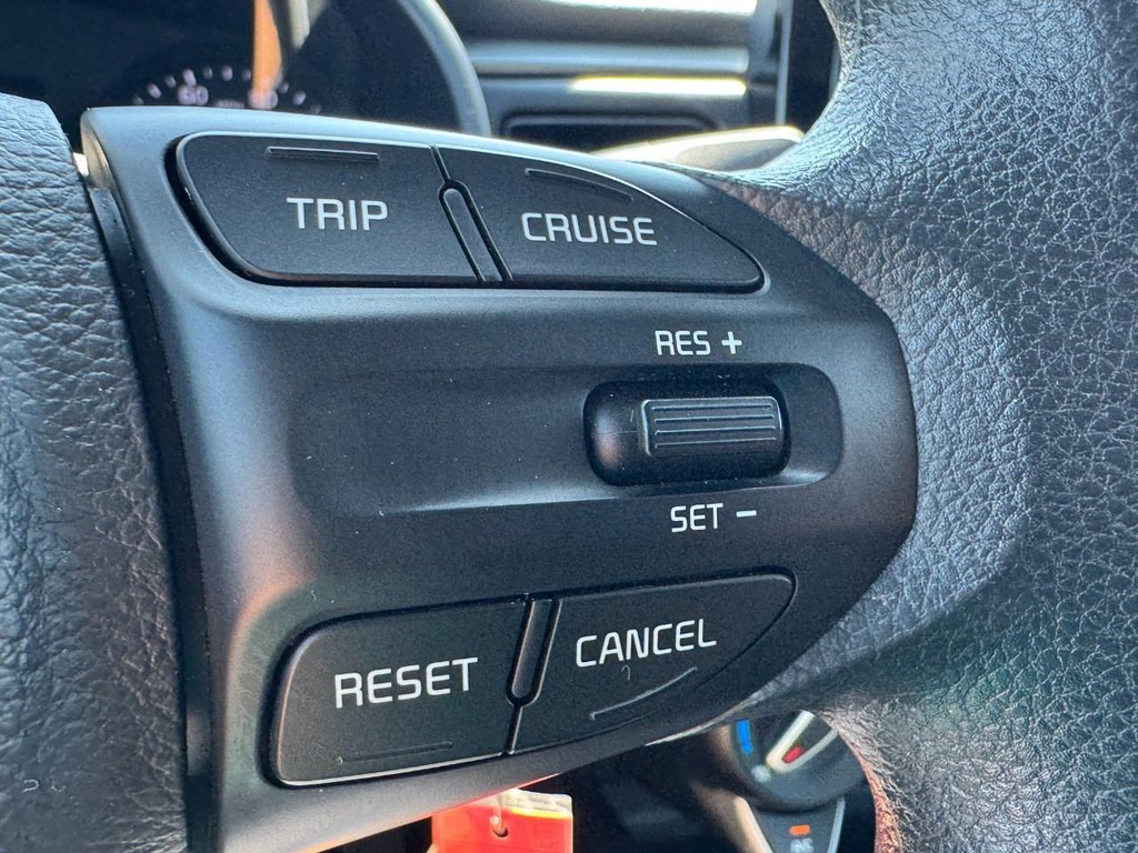 Kia Rio Vehicle Full-screen Gallery Image 18