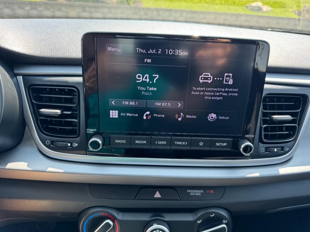 Kia Rio Vehicle Full-screen Gallery Image 20