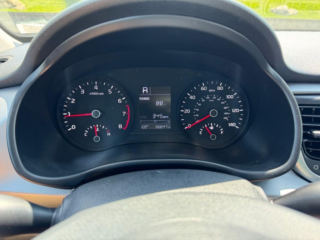 Kia Rio Vehicle Full-screen Gallery Image 22
