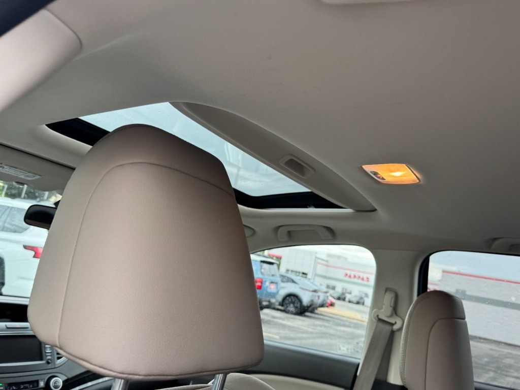Honda CR-V Vehicle Full-screen Gallery Image 11