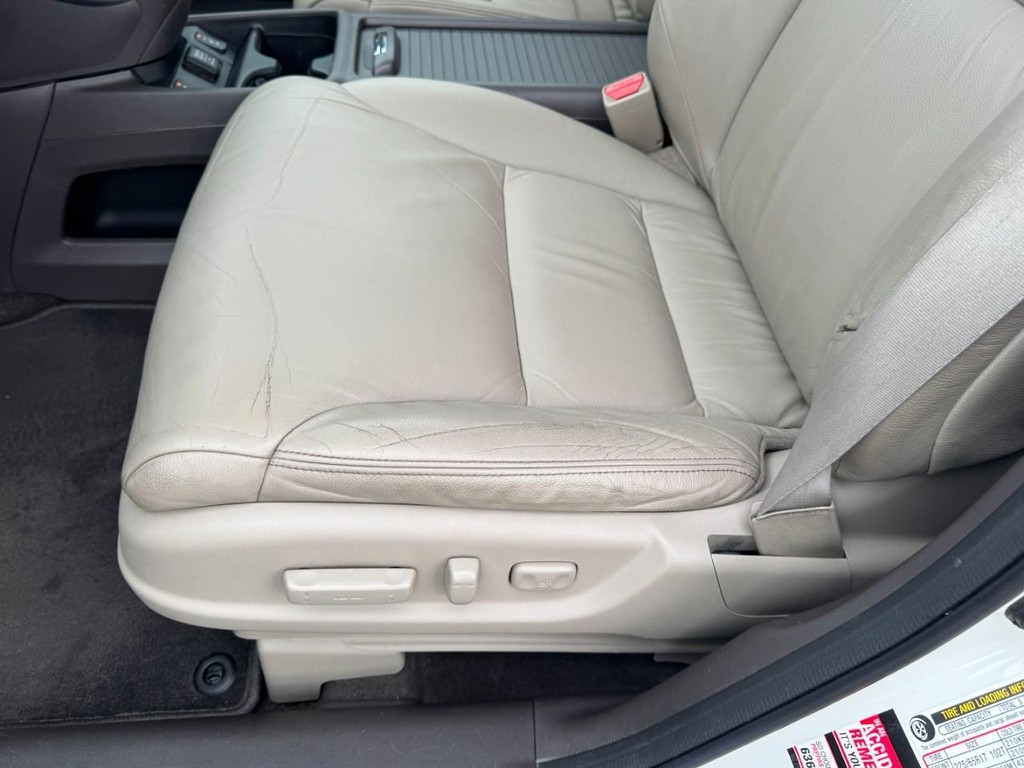 Honda CR-V Vehicle Full-screen Gallery Image 15