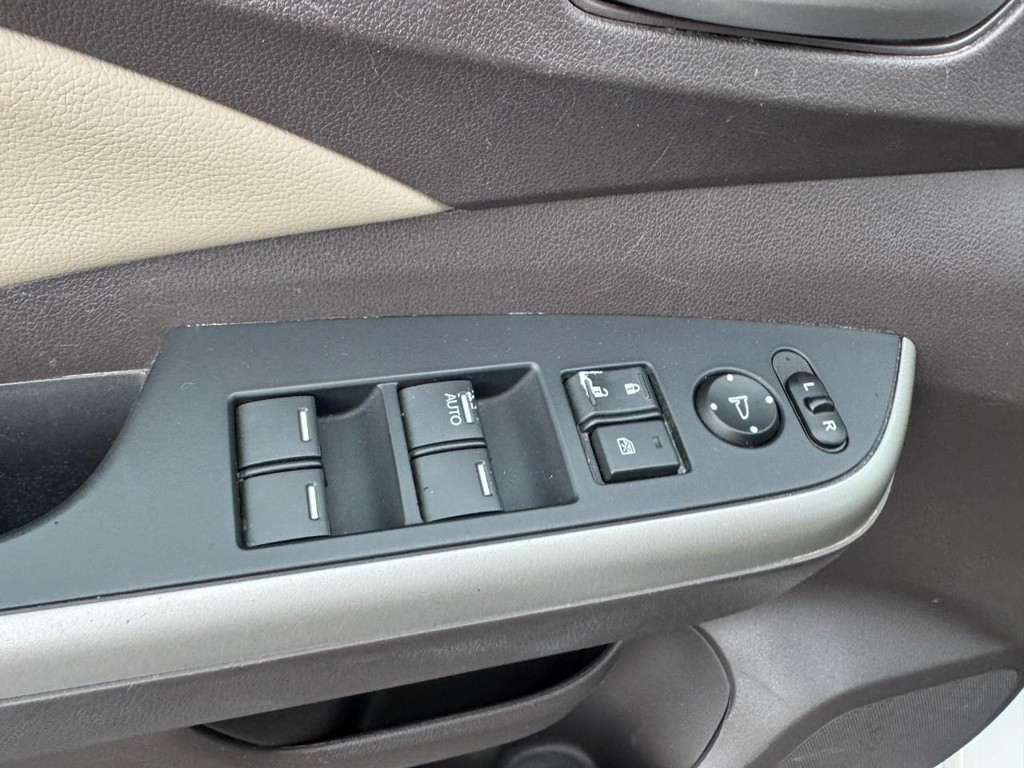Honda CR-V Vehicle Full-screen Gallery Image 16