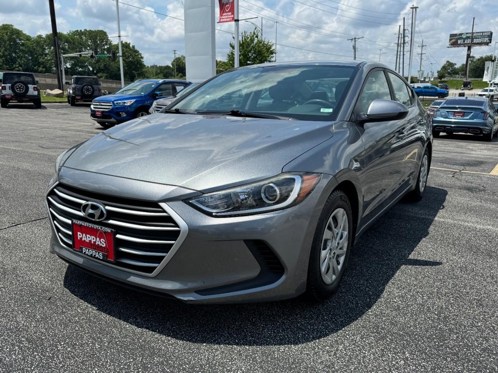 Hyundai Elantra Vehicle Full-screen Gallery Image 08