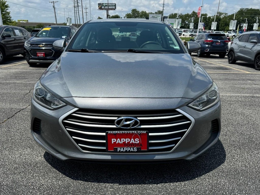 Hyundai Elantra Vehicle Full-screen Gallery Image 09