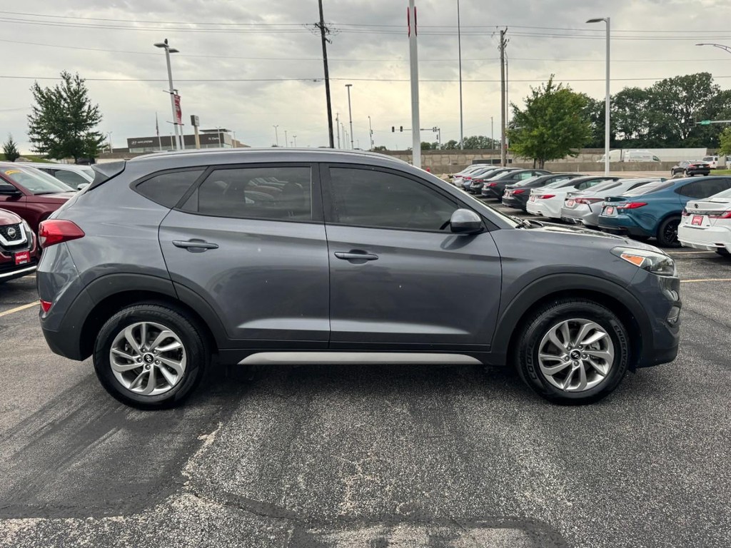 Hyundai Tucson Vehicle Full-screen Gallery Image 02