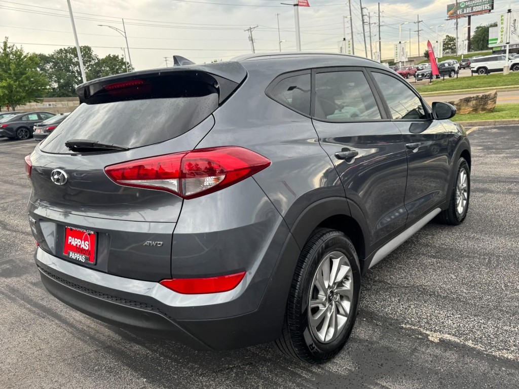 Hyundai Tucson Vehicle Full-screen Gallery Image 03