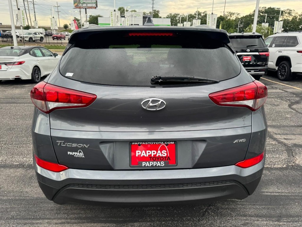 Hyundai Tucson Vehicle Full-screen Gallery Image 04