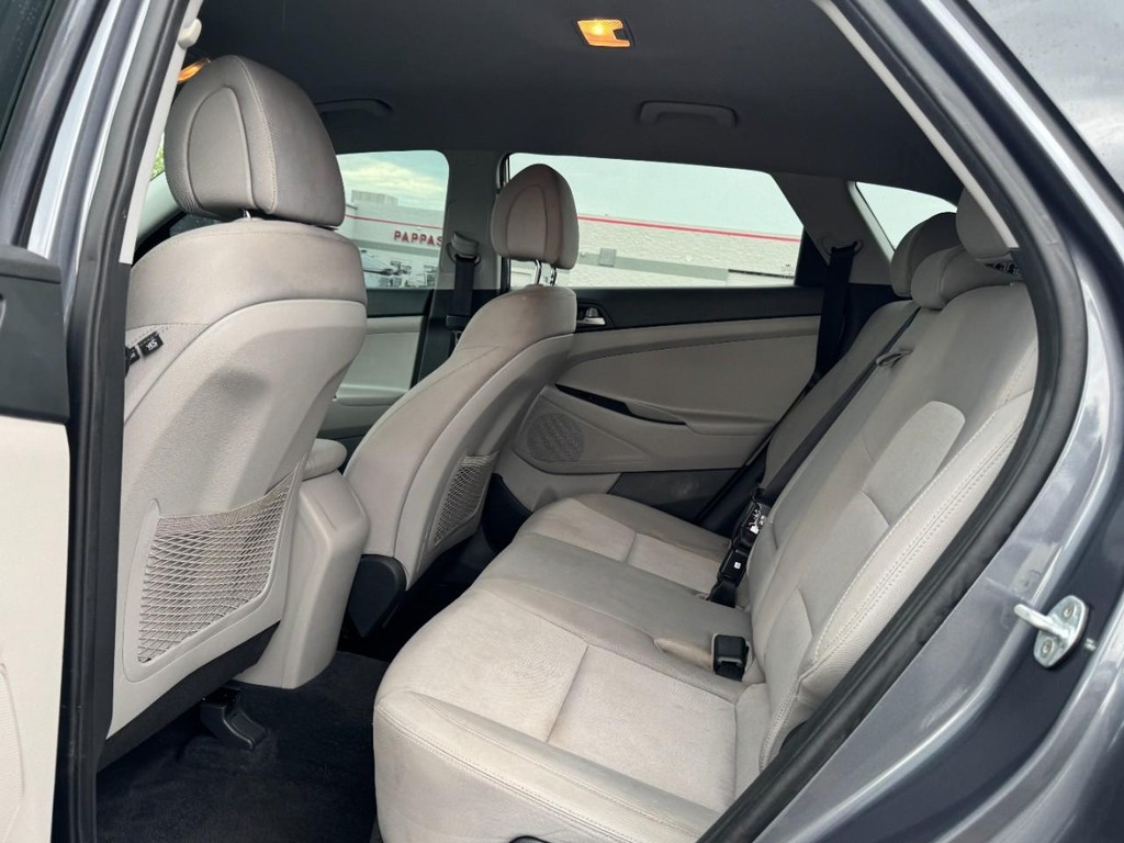 Hyundai Tucson Vehicle Full-screen Gallery Image 10