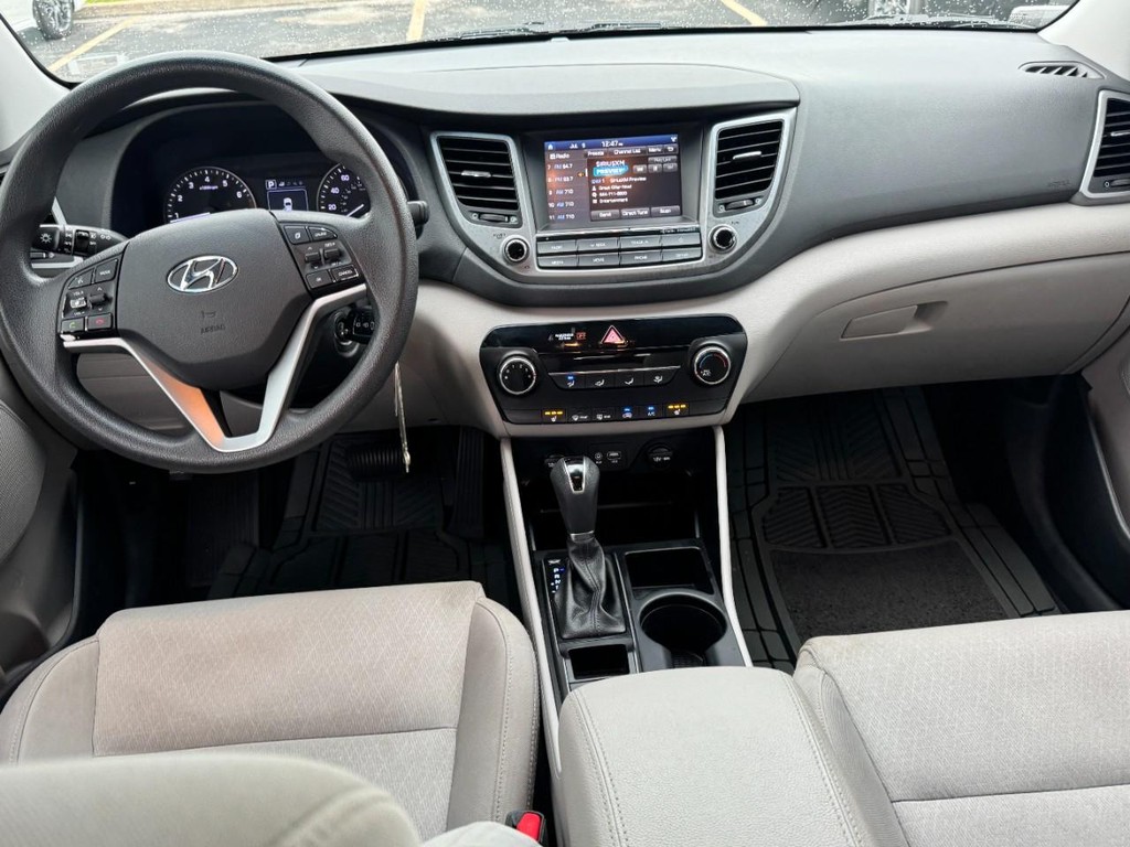 Hyundai Tucson Vehicle Full-screen Gallery Image 11