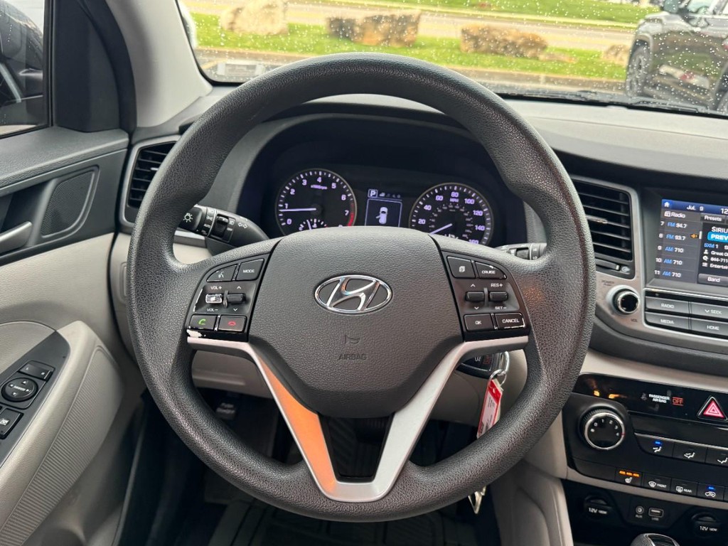 Hyundai Tucson Vehicle Full-screen Gallery Image 12