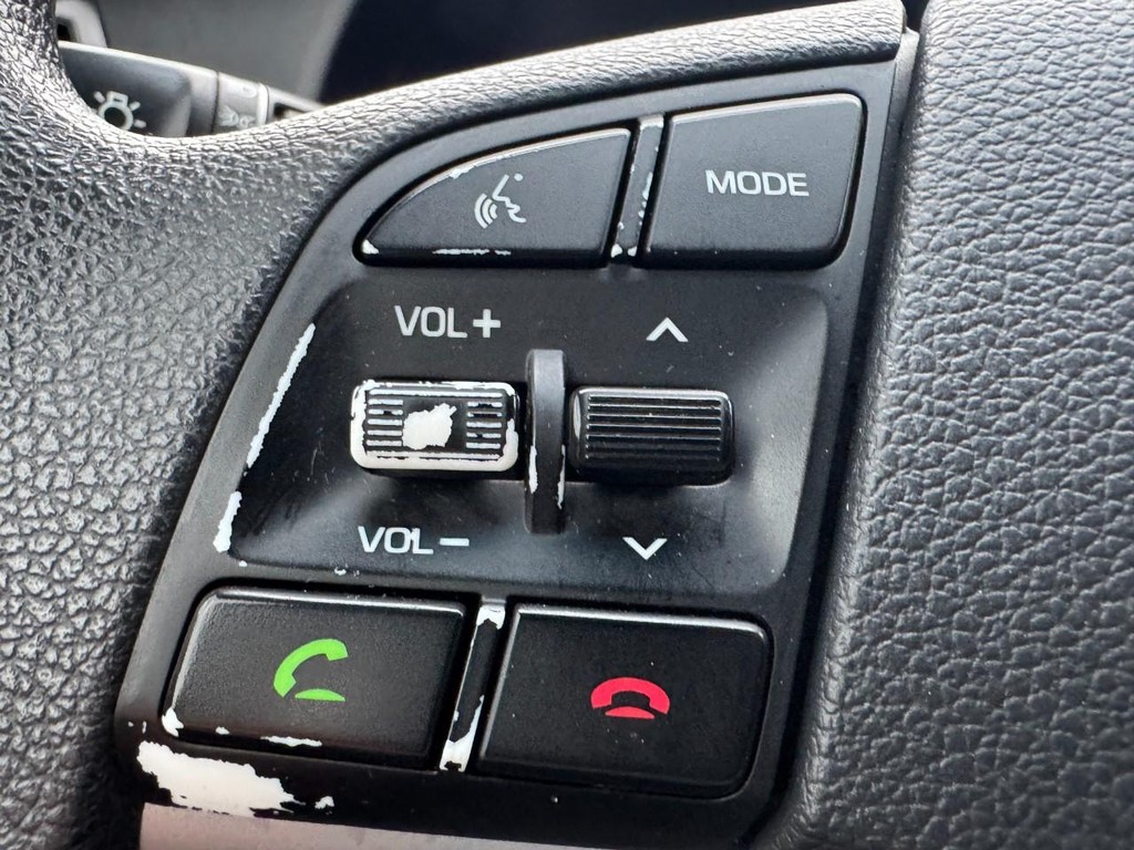Hyundai Tucson Vehicle Full-screen Gallery Image 16