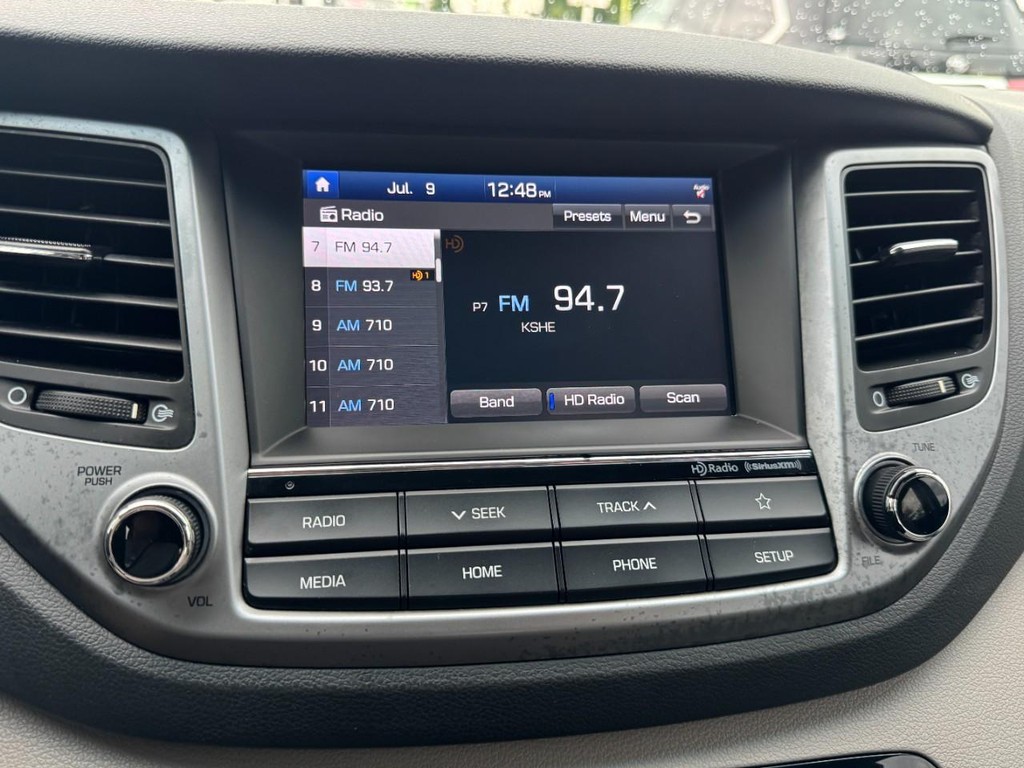 Hyundai Tucson Vehicle Full-screen Gallery Image 19