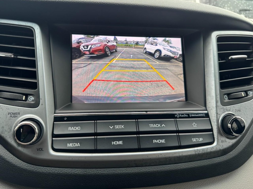 Hyundai Tucson Vehicle Full-screen Gallery Image 20