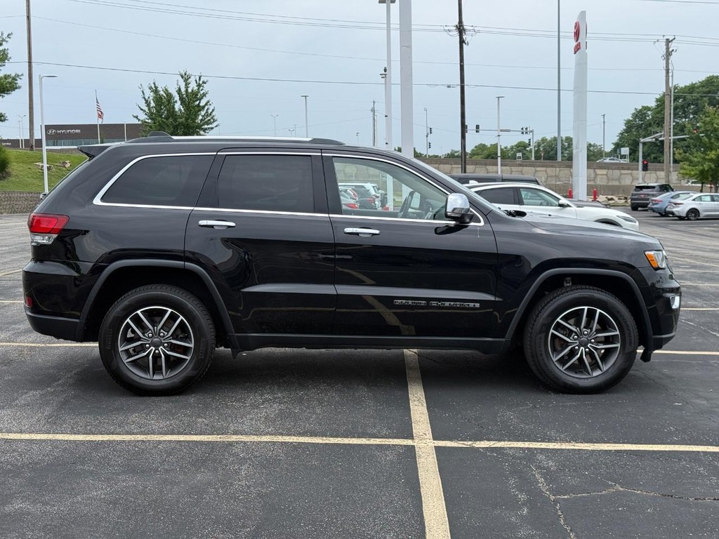 Jeep Grand Cherokee Vehicle Full-screen Gallery Image 02