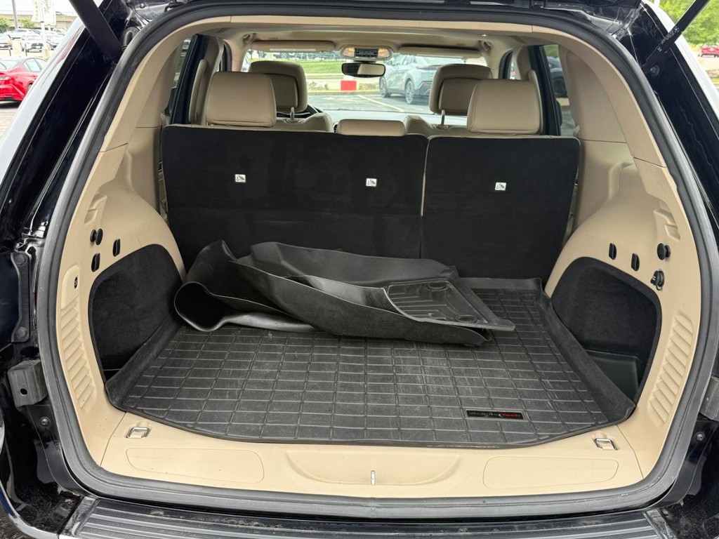 Jeep Grand Cherokee Vehicle Full-screen Gallery Image 04