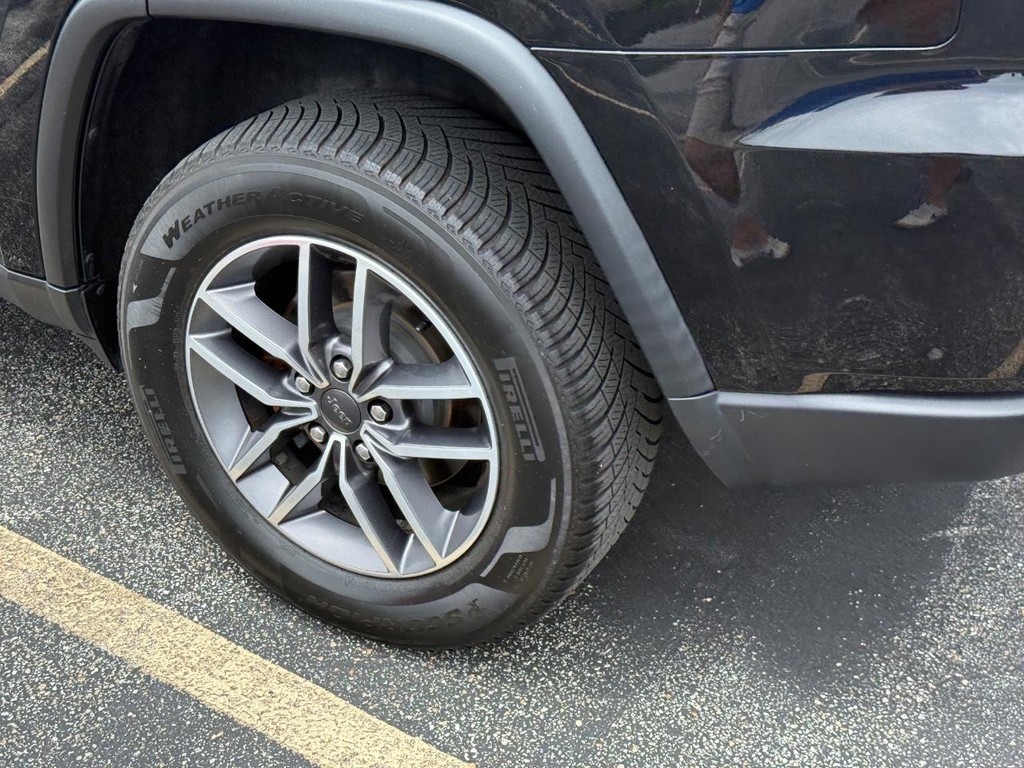 Jeep Grand Cherokee Vehicle Full-screen Gallery Image 08