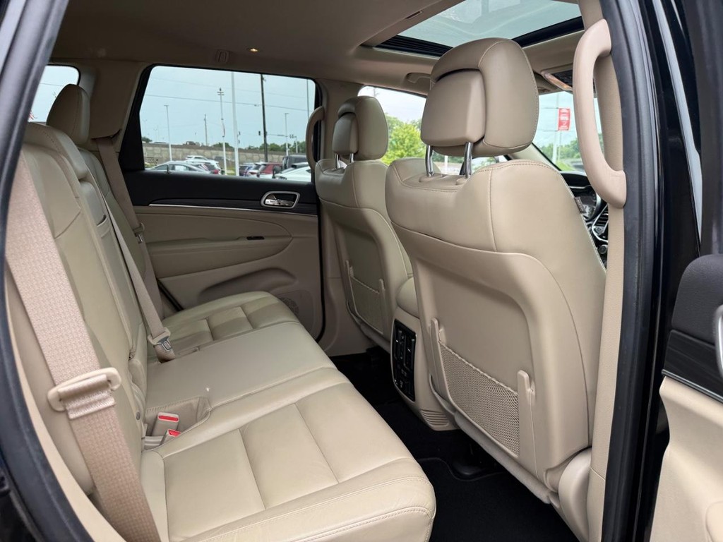 Jeep Grand Cherokee Vehicle Full-screen Gallery Image 11