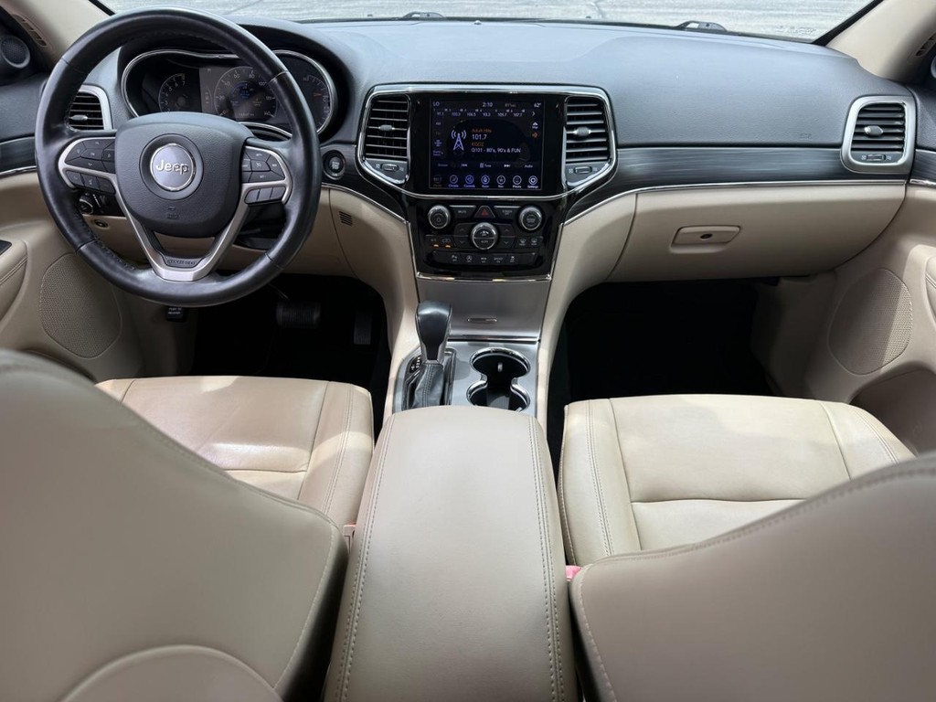 Jeep Grand Cherokee Vehicle Full-screen Gallery Image 12