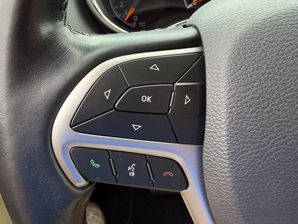 Jeep Grand Cherokee Vehicle Full-screen Gallery Image 20