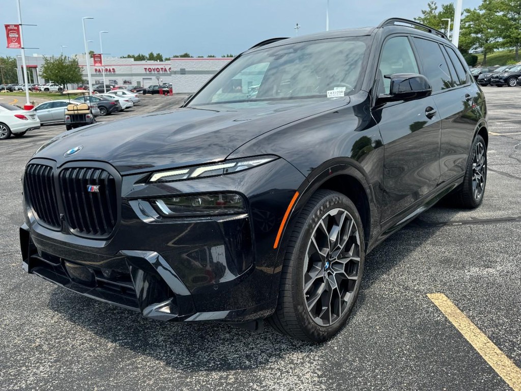 BMW X7 Vehicle Full-screen Gallery Image 08