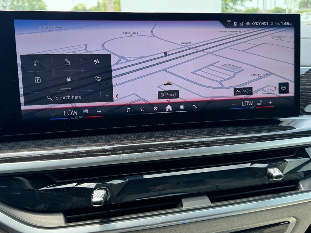 BMW X7 Vehicle Full-screen Gallery Image 22