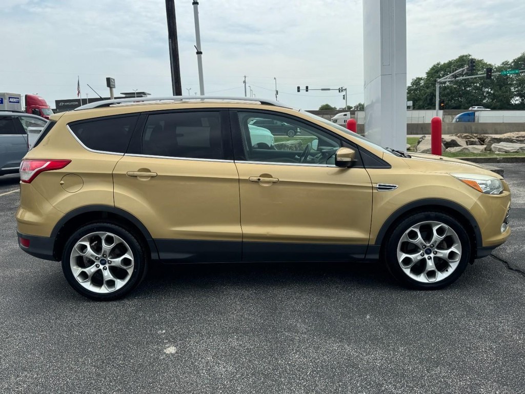 Ford Escape Vehicle Full-screen Gallery Image 02