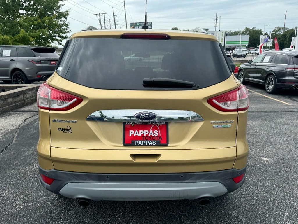 Ford Escape Vehicle Full-screen Gallery Image 04