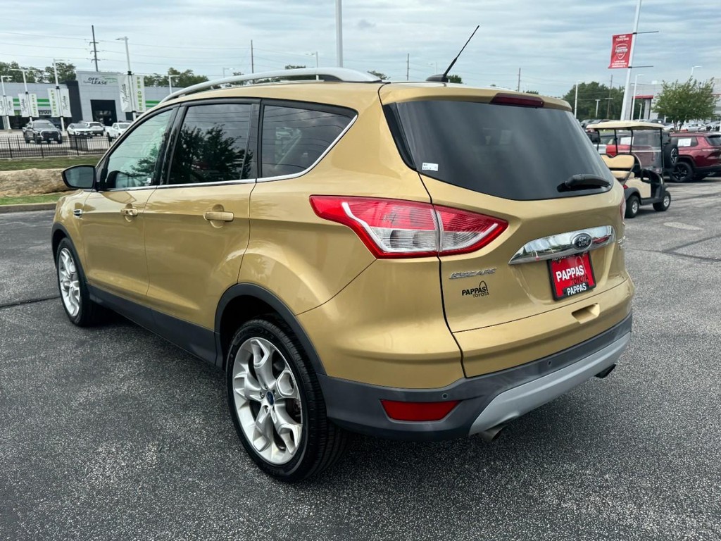 Ford Escape Vehicle Full-screen Gallery Image 05