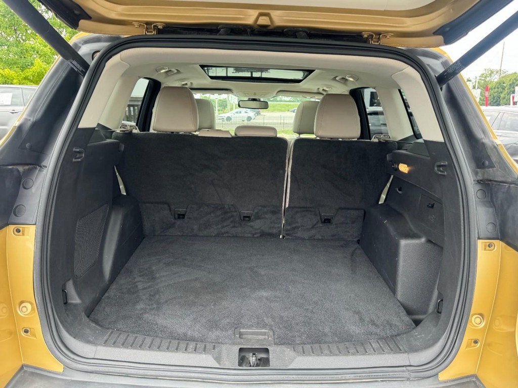 Ford Escape Vehicle Full-screen Gallery Image 06