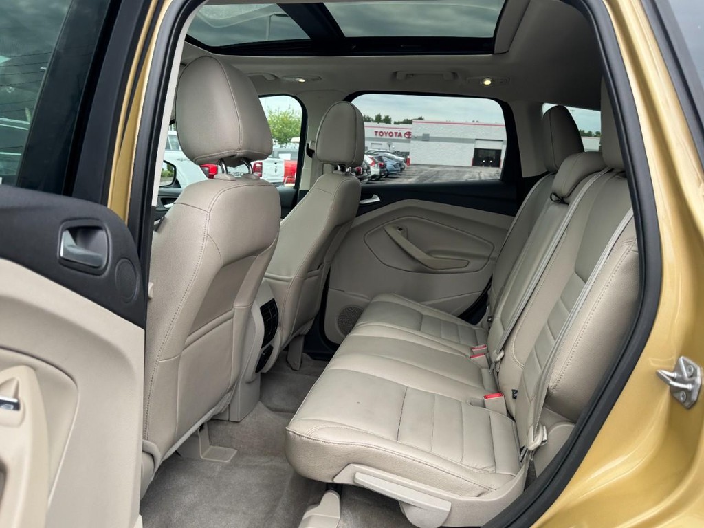 Ford Escape Vehicle Full-screen Gallery Image 10