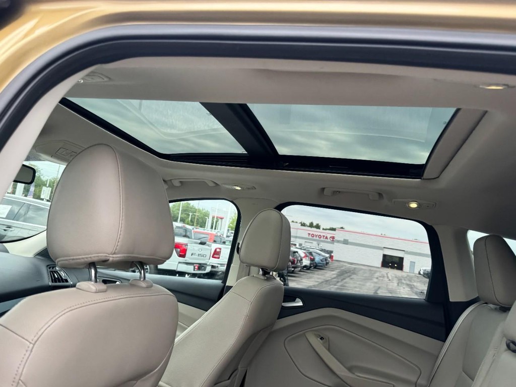 Ford Escape Vehicle Full-screen Gallery Image 11