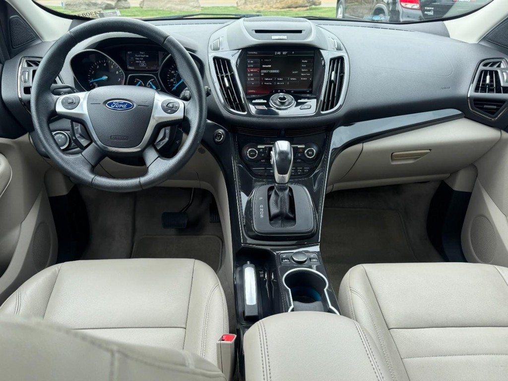 Ford Escape Vehicle Full-screen Gallery Image 12