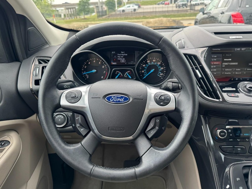Ford Escape Vehicle Full-screen Gallery Image 13
