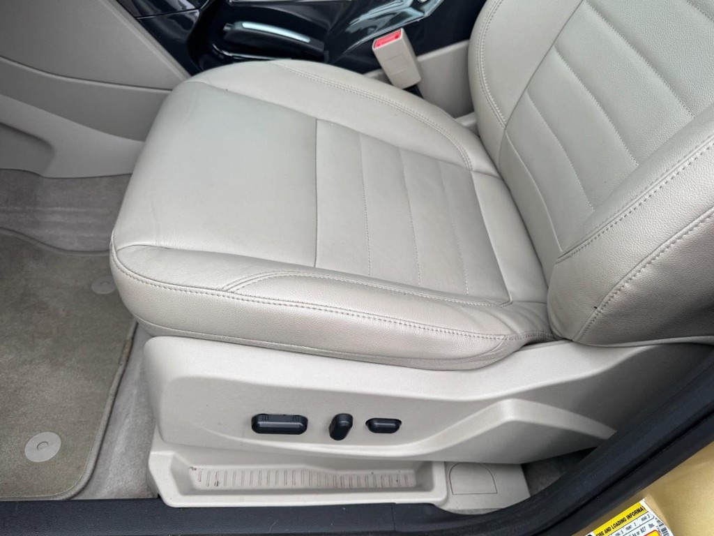 Ford Escape Vehicle Full-screen Gallery Image 15