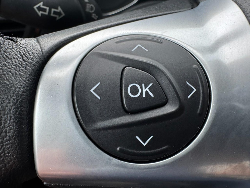 Ford Escape Vehicle Full-screen Gallery Image 17